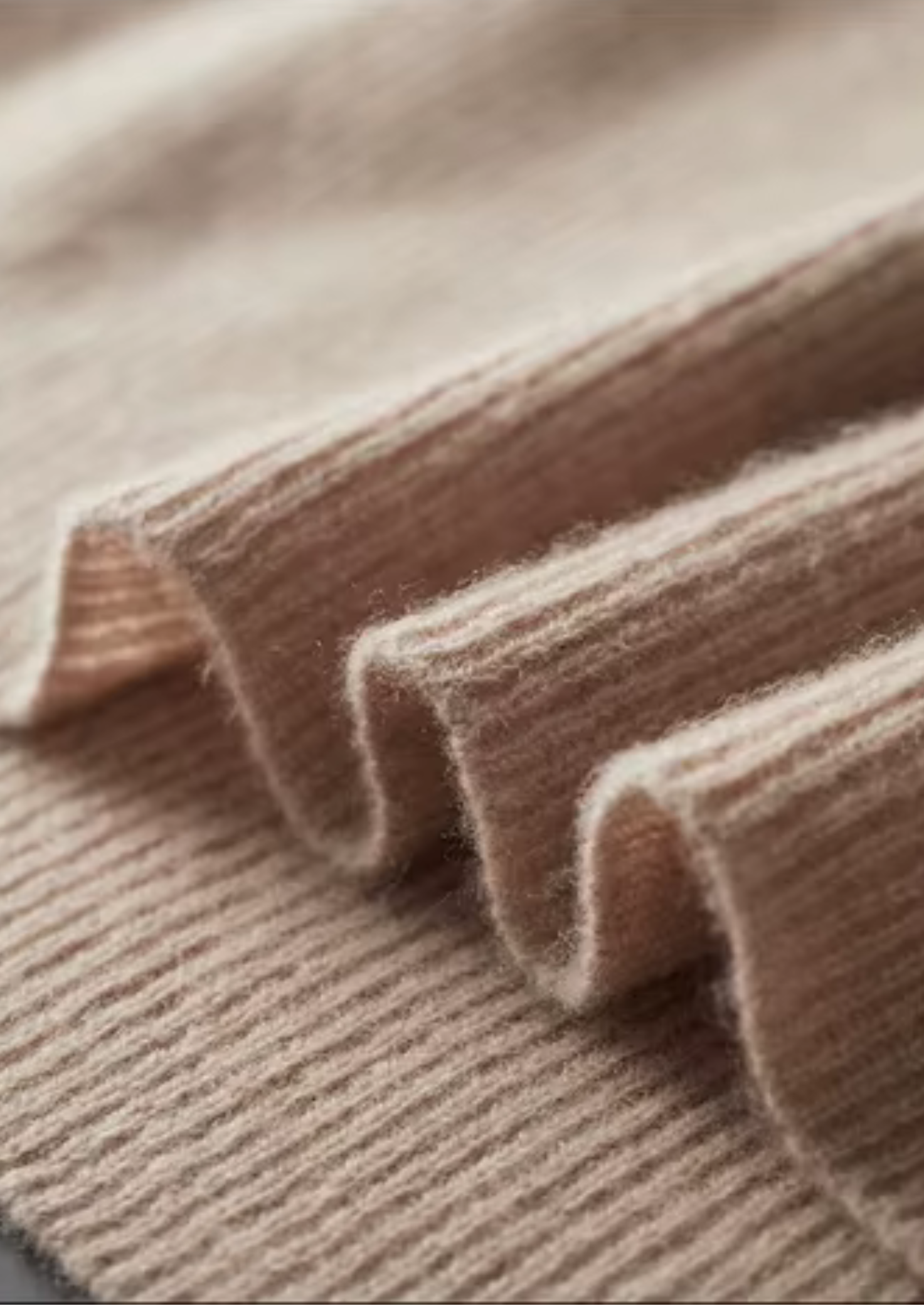 Men’s Two-Tone Knit Polo Sweater with Zip Collar